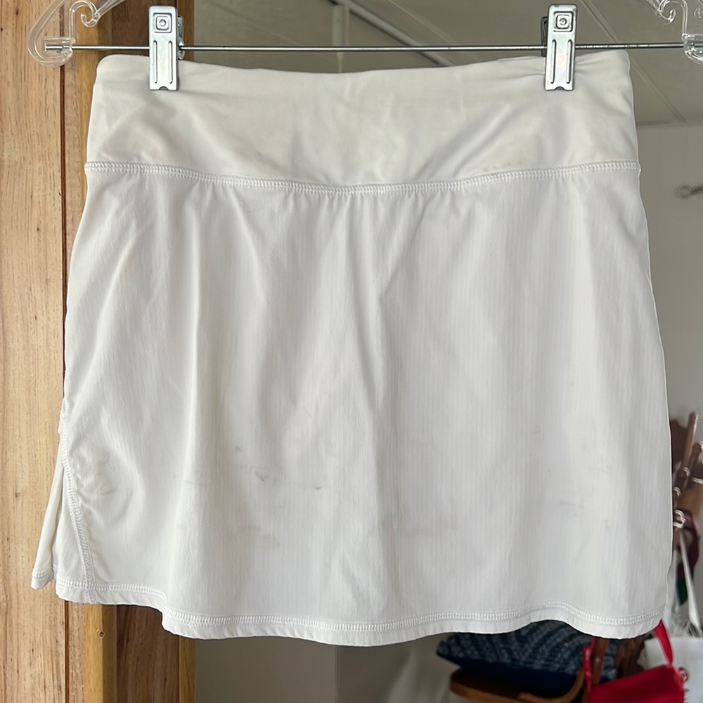 Lululemon Pace Setter Skirt. White EUC Size 2